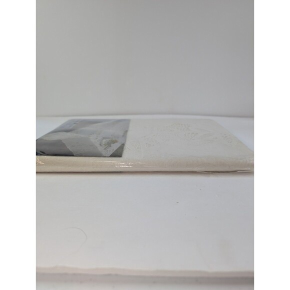 Crochet Lace Vinyl Tablecloth 60x104 Oblong White Wipe Clean New - Picture 4 of 5